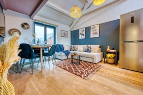 Ashcroft Loft by Timeless Stays - Stunning 3 Bedroom, 2 bathrooms, Charming central apartment featuring a balcony